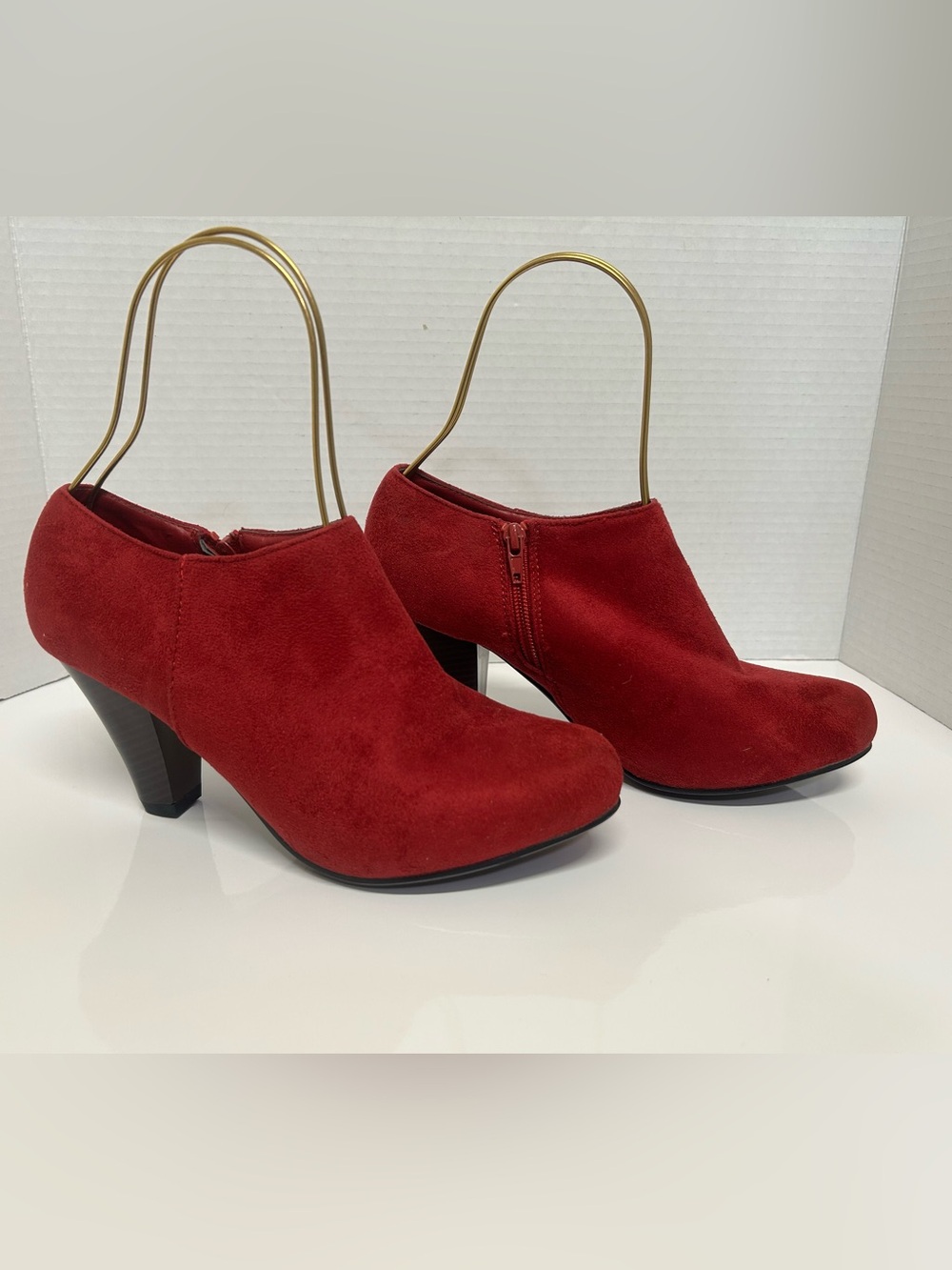 Suzy Shier Red Faux Suede Heeled Booties Size 8